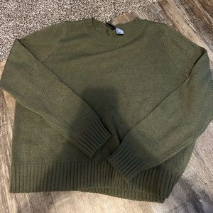 Sweater. Color: Green. Size: M